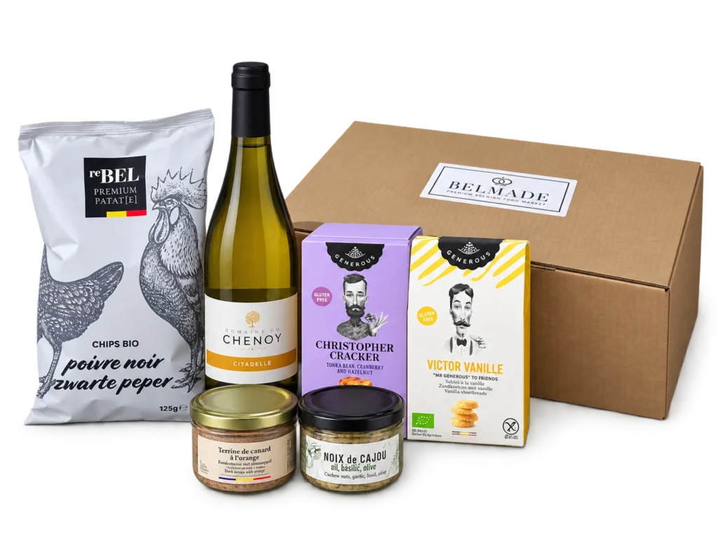 Coffret La Sélection avec vin blanc belge Citadelle, chips, crackers, sablés, noix de cajou et terrine